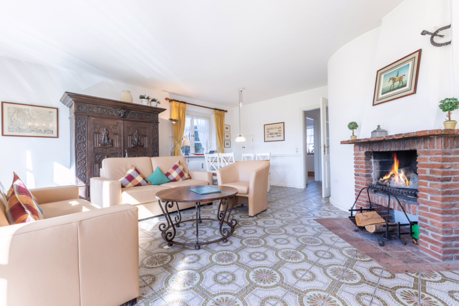 Bild - Reetdachhausteil auf großzügigem Grundstück am Dorfteich