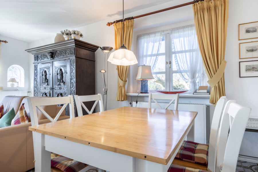 Bild - Reetdachhausteil auf großzügigem Grundstück am Dorfteich