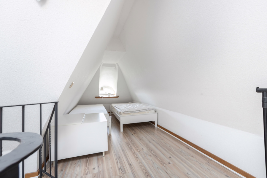 Bild - Reetdachhausteil auf großzügigem Grundstück am Dorfteich