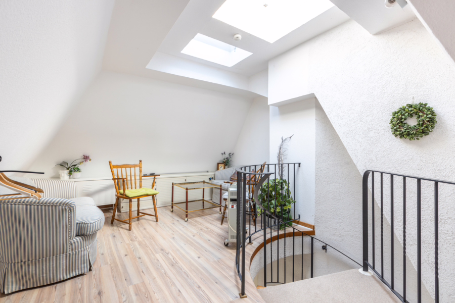 Bild - Reetdachhausteil auf großzügigem Grundstück am Dorfteich