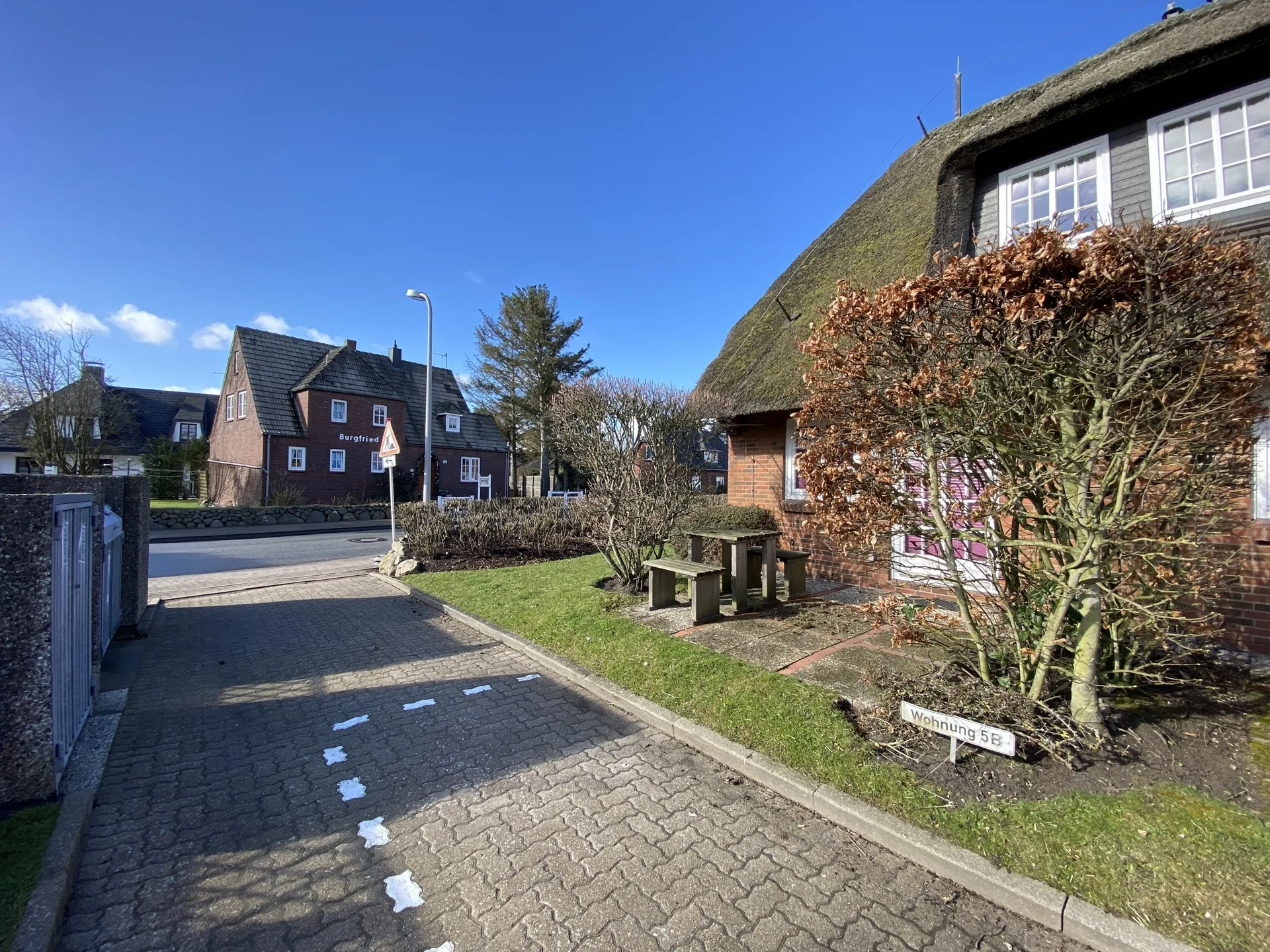 Bild - Erdgeschosswohnung unter Reet in strandnaher Lage von Westerland