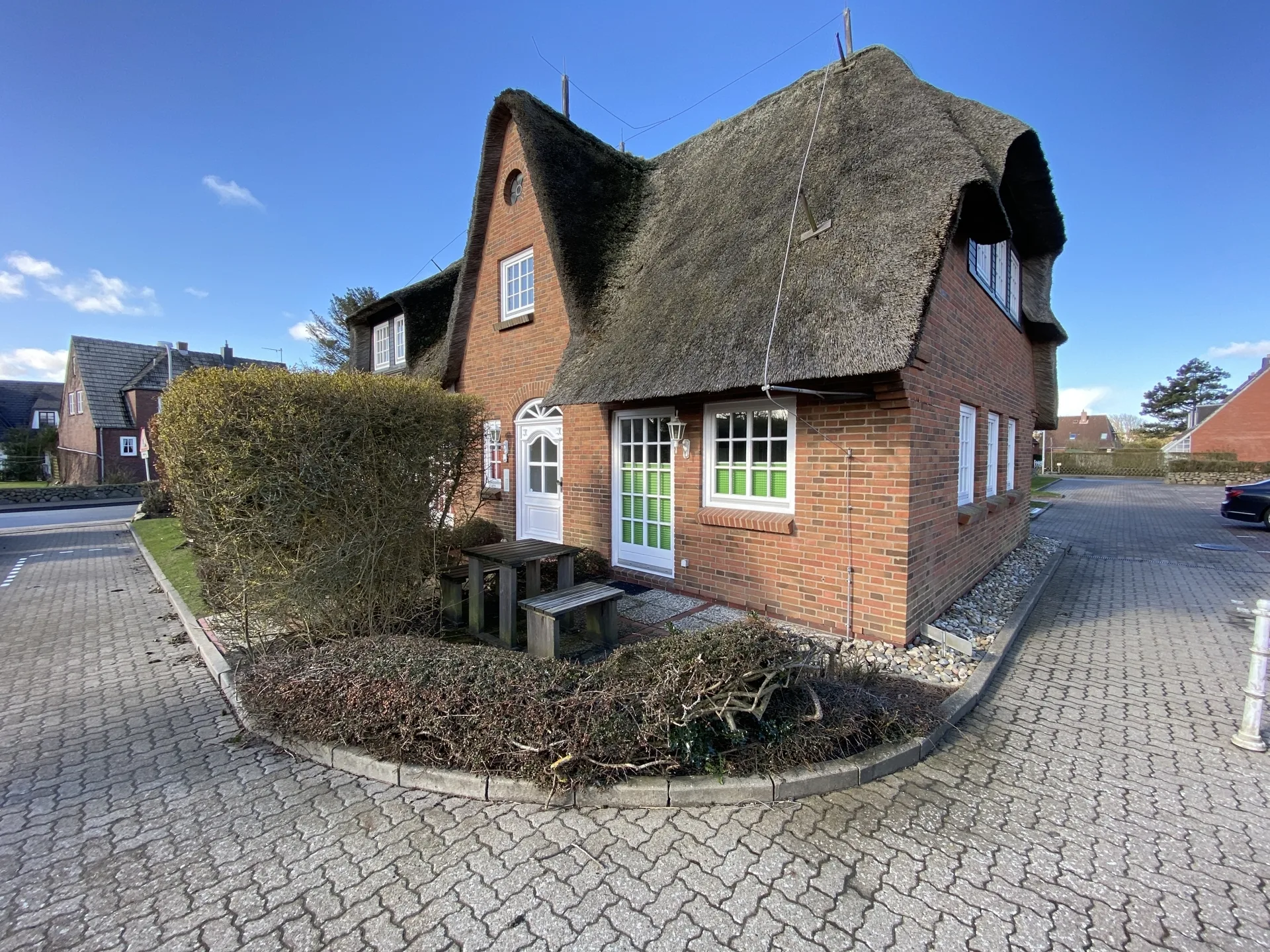 Bild - Erdgeschosswohnung unter Reet in strandnaher Lage von Westerland