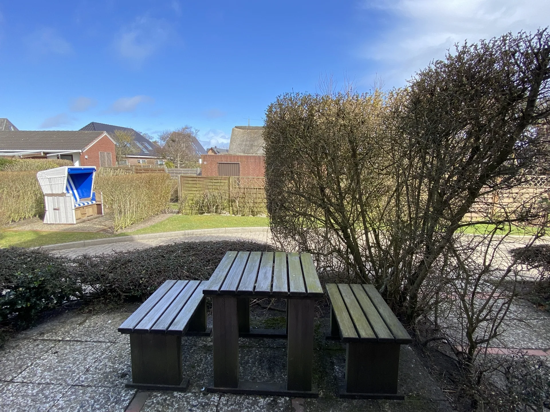 Bild - Erdgeschosswohnung unter Reet in strandnaher Lage von Westerland