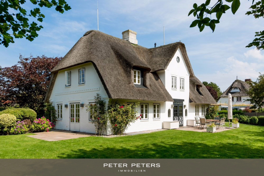 Titelbild - Großzügiges Einzelhaus mit Garage unter Reet in zurückgezogener Lage