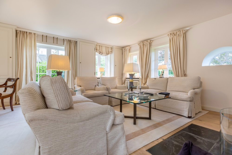 Bild - Großzügiges Einzelhaus mit Garage unter Reet in zurückgezogener Lage