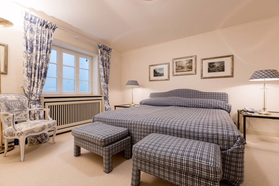 Bild - Großzügiges Einzelhaus mit Garage unter Reet in zurückgezogener Lage