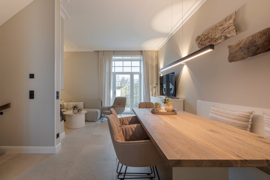 Bild - Kernsanierte Bäderstilvilla mit Ferienhausteilen in Strandnähe und bestechenden Deckenhöhen