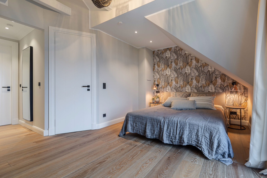 Bild - Kernsanierte Bäderstilvilla mit Ferienhausteilen in Strandnähe und bestechenden Deckenhöhen