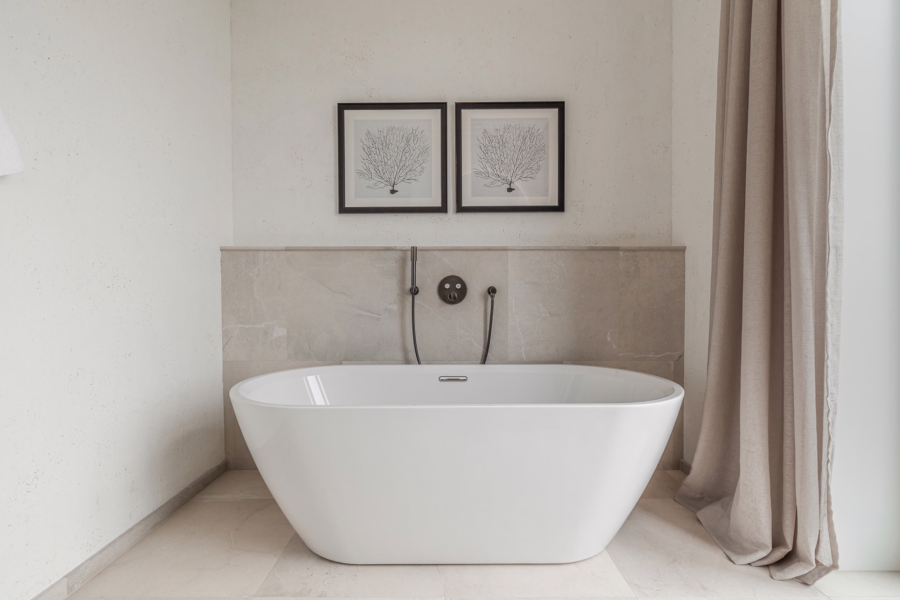 Bild - Kernsanierte Bäderstilvilla mit Ferienhausteilen in Strandnähe und bestechenden Deckenhöhen