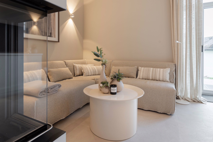 Bild - Kernsanierte Bäderstilvilla mit Ferienhausteilen in Strandnähe und bestechenden Deckenhöhen