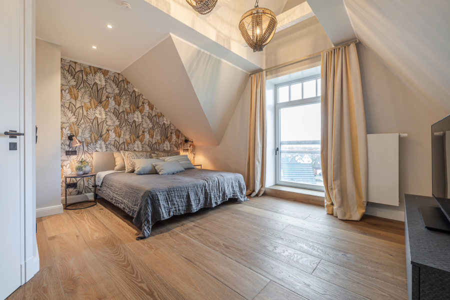 Bild - Kernsanierte Bäderstilvilla mit Ferienhausteilen in Strandnähe und bestechenden Deckenhöhen