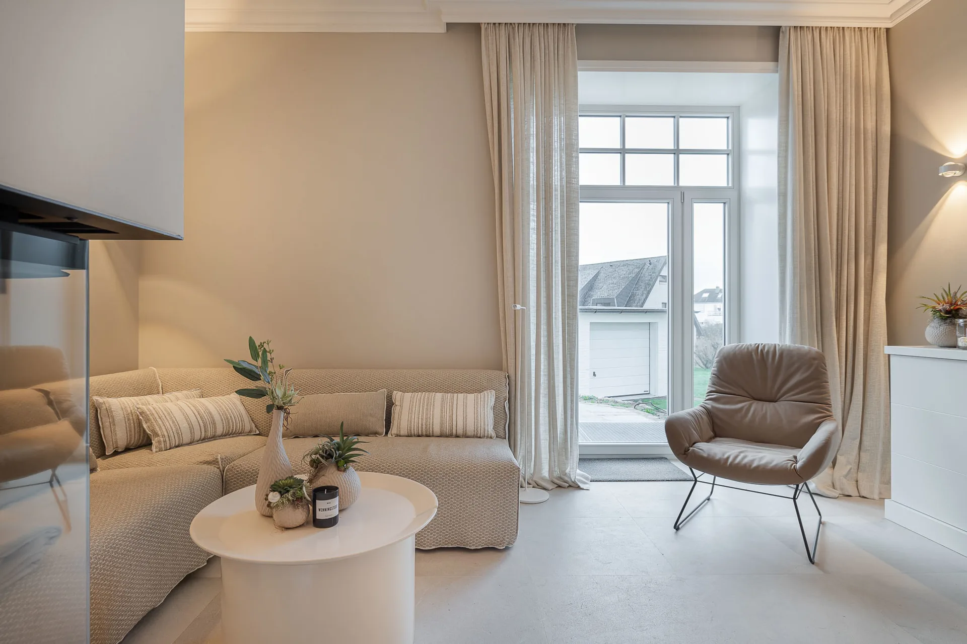 Kernsanierte Bäderstilvilla mit Ferienhausteilen in Strandnähe und bestechenden Deckenhöhen - Bild (103731)