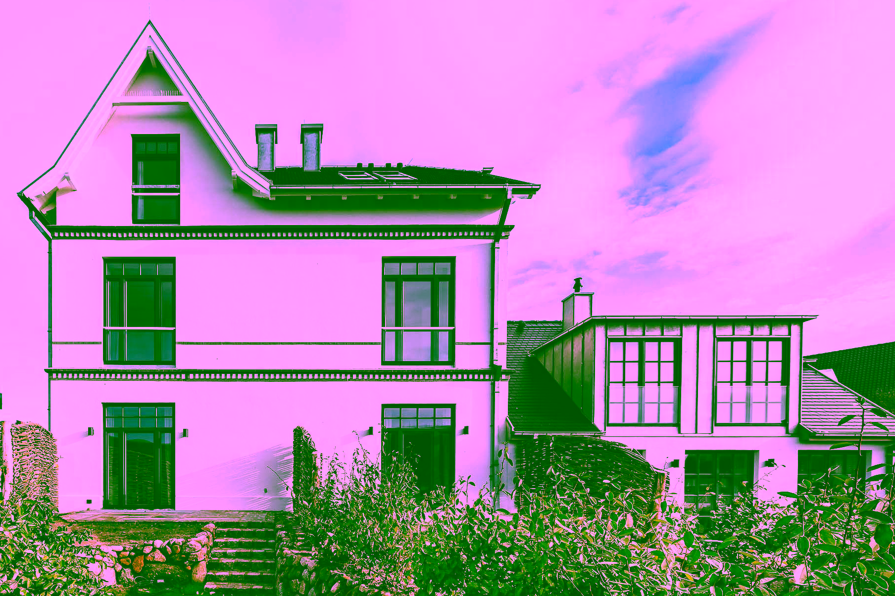 Kernsanierte Bäderstilvilla mit Ferienhausteilen in Strandnähe und bestechenden Deckenhöhen - Bild (17761)