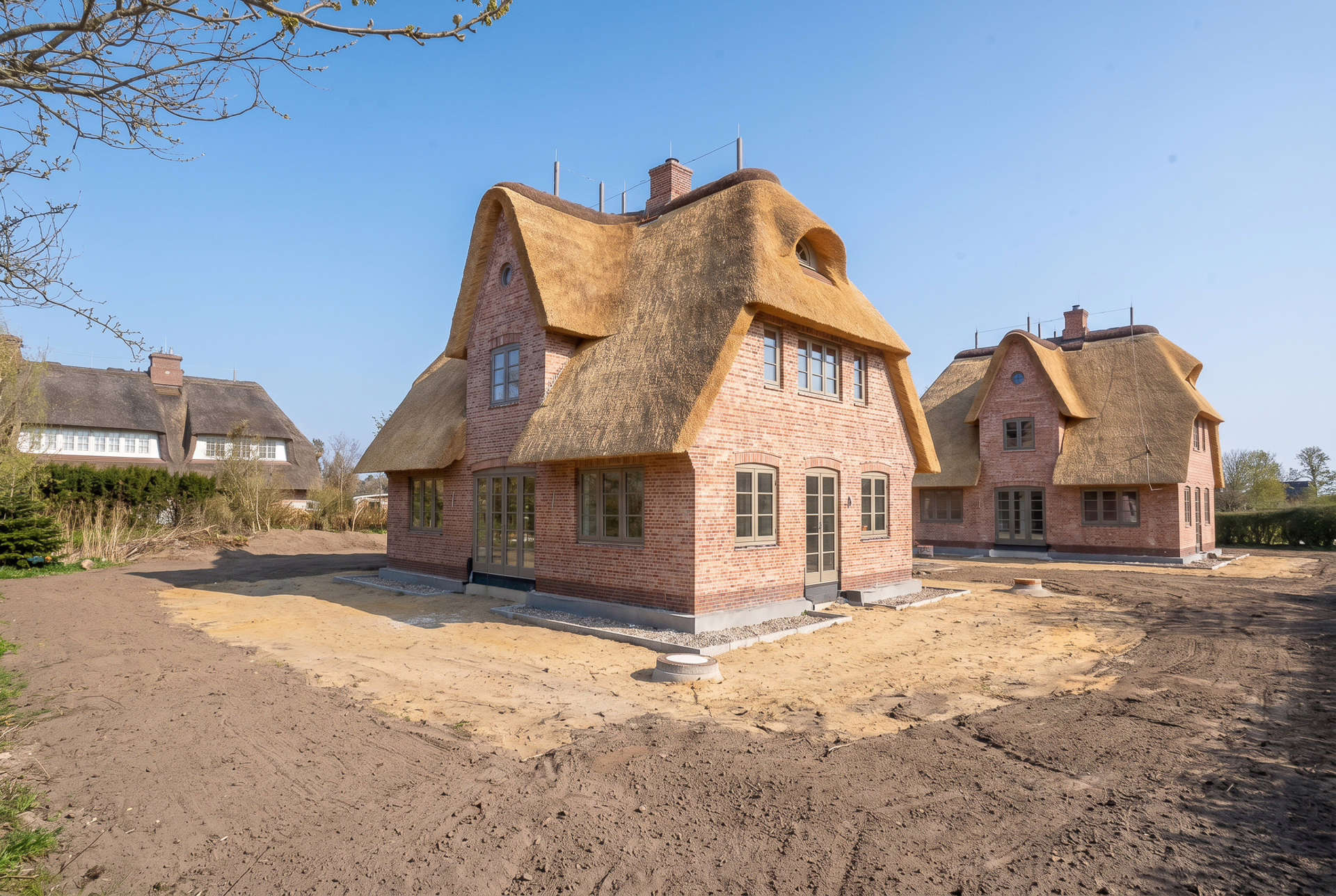 Neubau eines reetgedeckten Einfamilienhaus im Dorfkern von Keitum in Wattenmeernähe - Bild (47273)