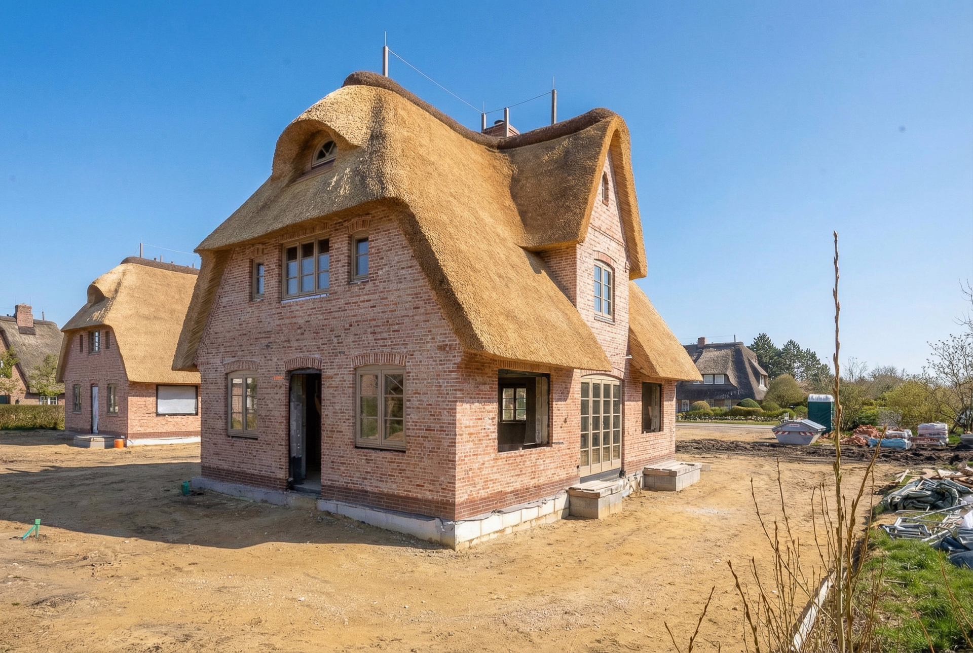 Neubau eines reetgedeckten Einfamilienhaus im Dorfkern von Keitum in Wattenmeernähe - Bild (47272)