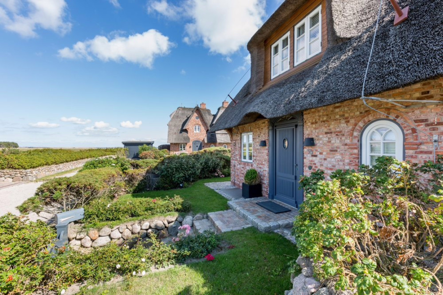 Bild - Charmante Reethaushälfte in 2. Wattreihe von Rantum