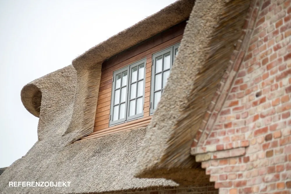 Bild - -Neubau- Reetgedecktes Einzelhaus in wiesennaher Lage von Wenningstedt