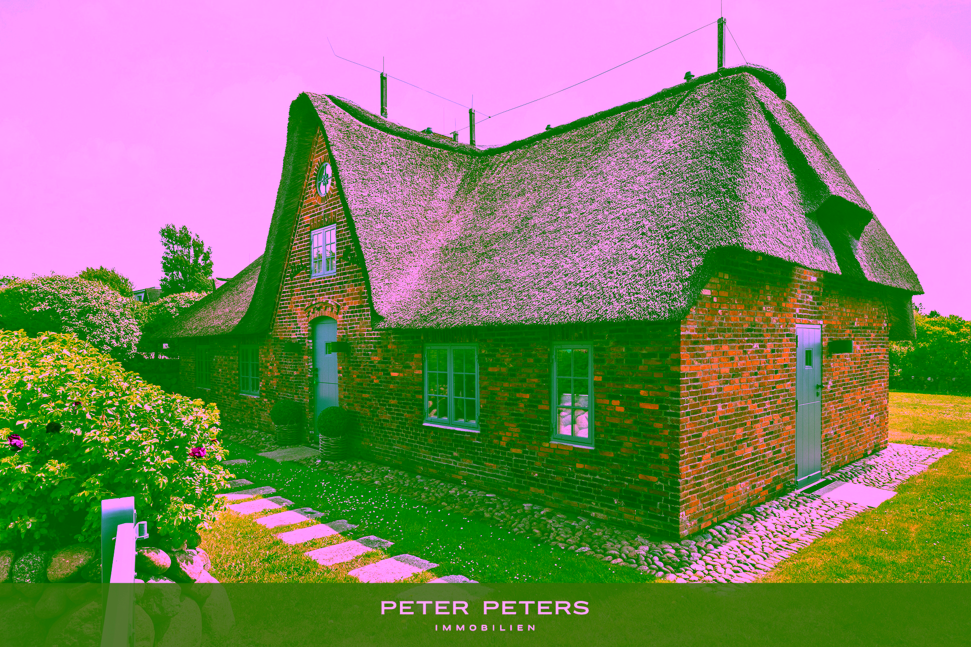 Liebevoll sanierte, reetgedeckte Kate „Ual Hüs“ in schöner Lage - Titelbild (18132)