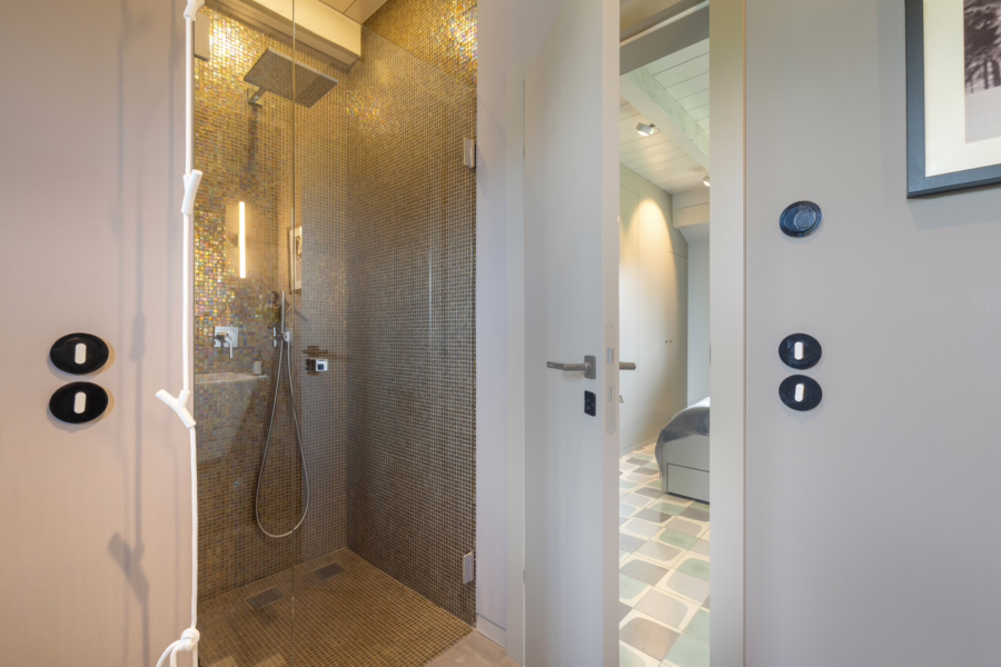 Bild - Liebevoll sanierte, reetgedeckte Kate „Ual Hüs“ in schöner Lage