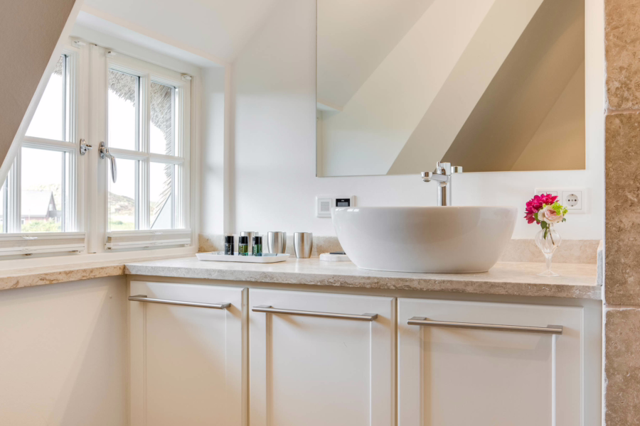 Bild - Reethaushälfte in begehrter Lage zwischen Strand und Dorfteich