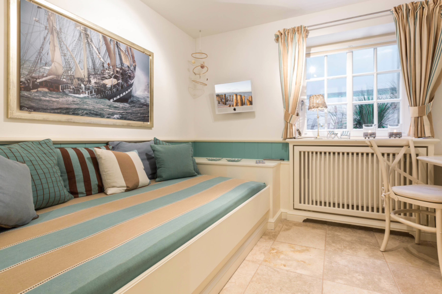 Bild - Reethaushälfte in begehrter Lage zwischen Strand und Dorfteich