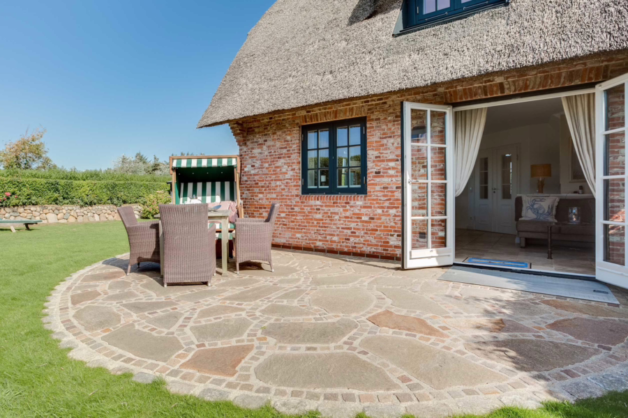 Bild - Reethaushälfte in begehrter Lage zwischen Strand und Dorfteich