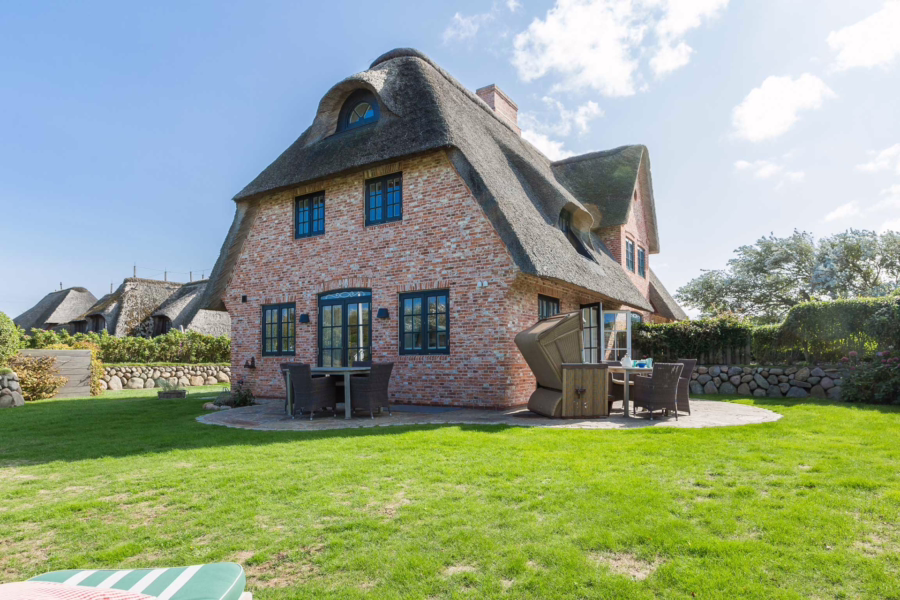 Bild - Reethaushälfte in begehrter Lage zwischen Strand und Dorfteich