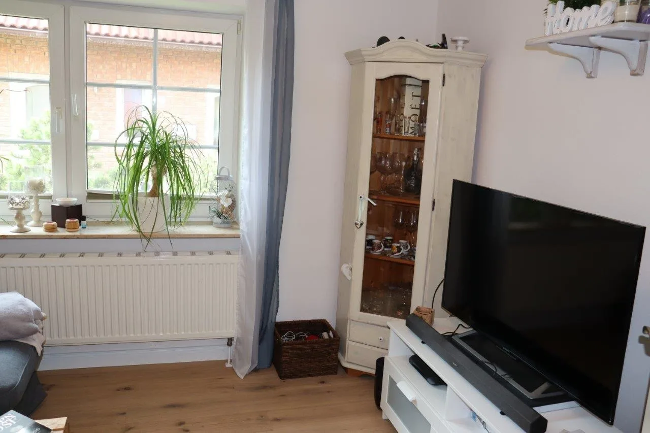 Bild - Gepflegtes Wohnhaus mit drei Appartements und einer Dauerwohnung in ruhiger Ortsrandlage von List