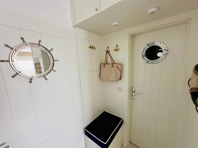 Bild - Stilvolle 1-Zimmerwohnung mit Balkon in Dorfteichnähe