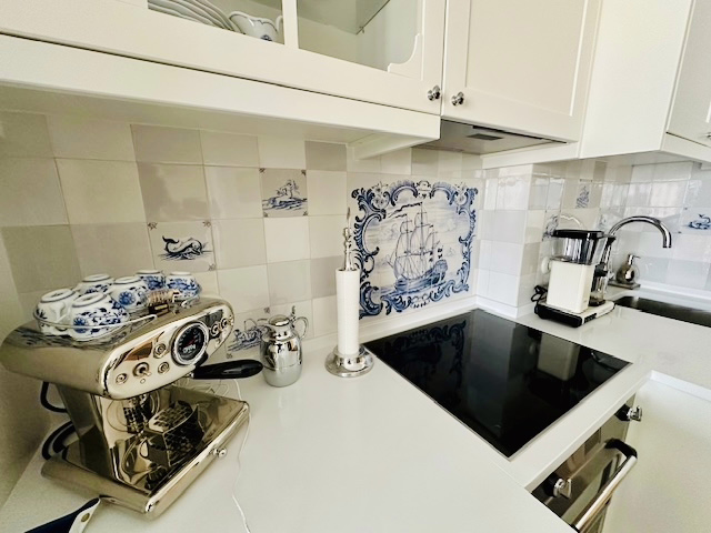 Bild - Stilvolle 1-Zimmerwohnung mit Balkon in Dorfteichnähe