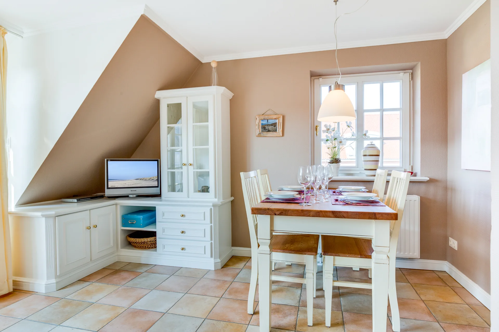Bild - Charmante und helle Obergeschosswohnung mit Balkon in zentraler Lage von Wenningstedt