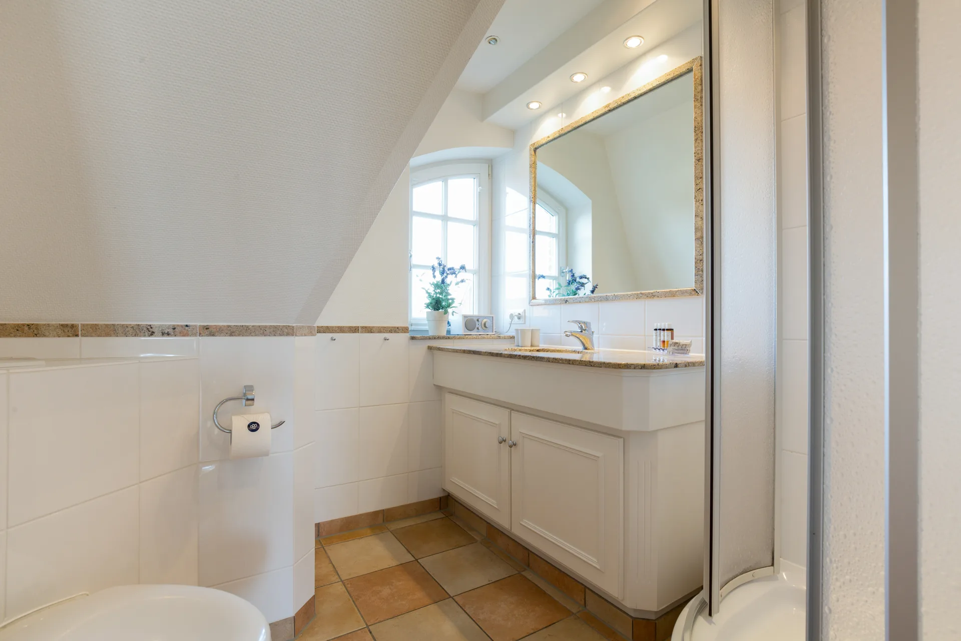 Bild - Charmante und helle Obergeschosswohnung mit Balkon in zentraler Lage von Wenningstedt