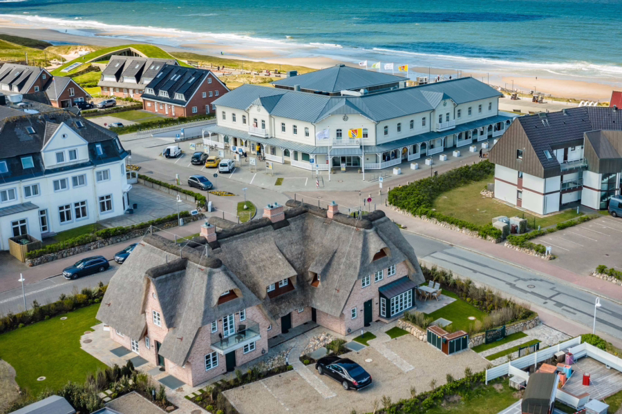 Bild - Exklusives Wohnen unter Reet direkt hinter den Dünen (DW)