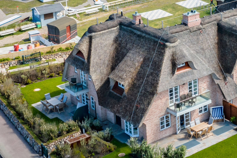 Bild - Exklusives Wohnen unter Reet direkt hinter den Dünen (DW)