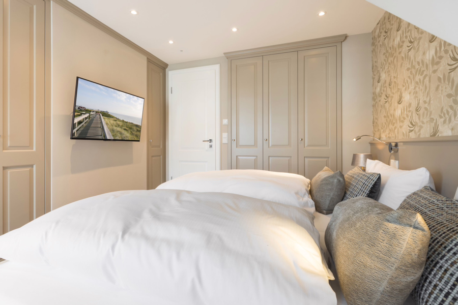 Bild - Exklusives Wohnen unter Reet direkt hinter den Dünen (DW)