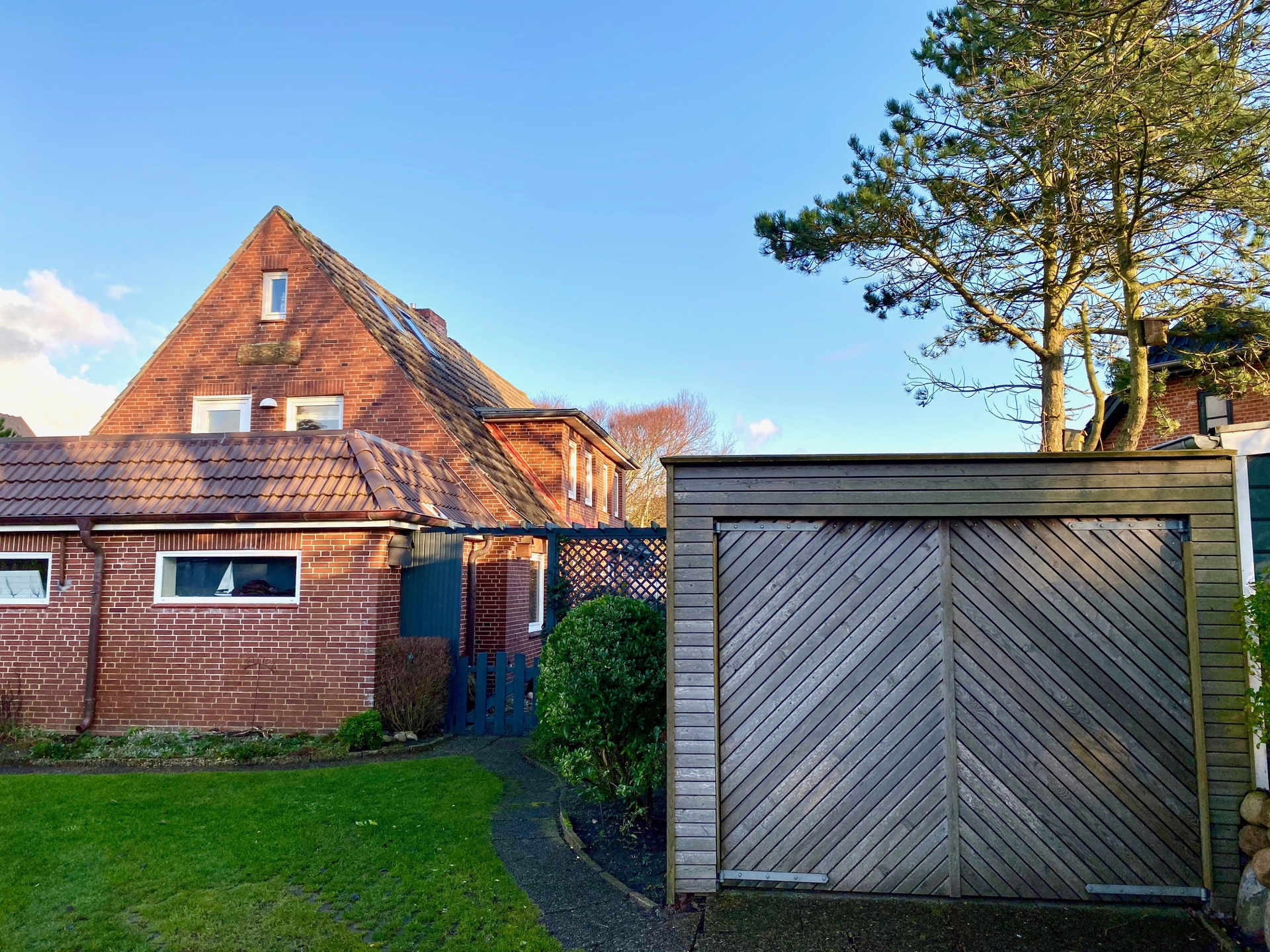 Bild - Doppelhaushälfte mit Dachterrasse und Garage nahe den Lister Dünen