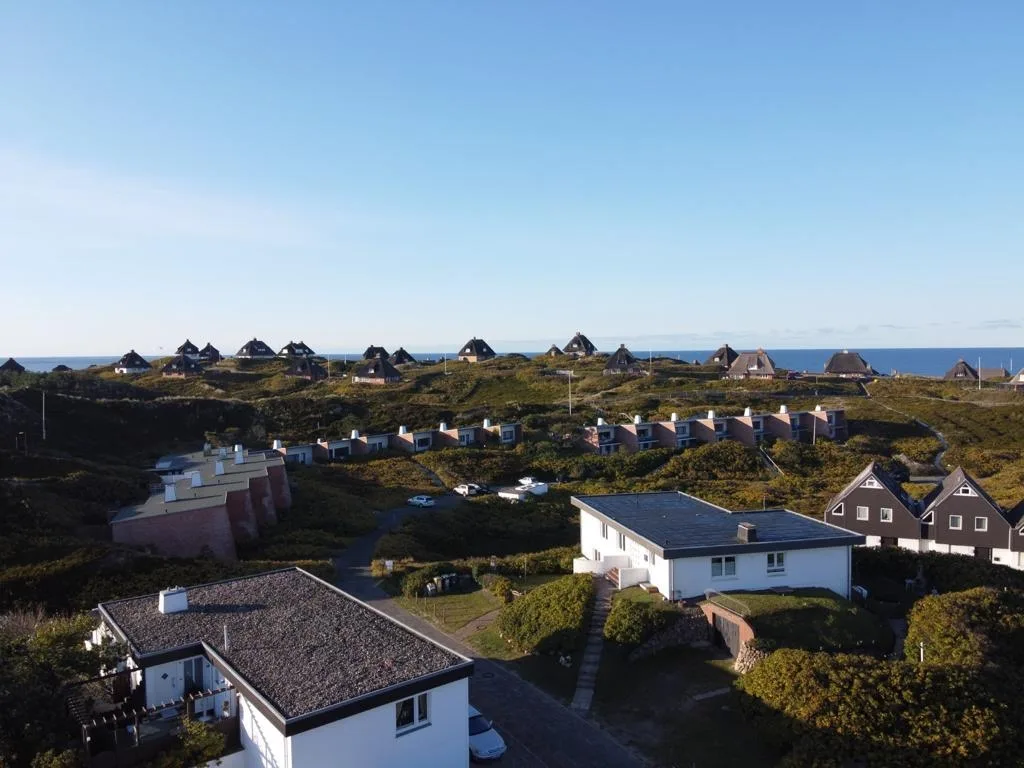 Bild - Freistehendes Einzelhaus mit Garage und Blick in die Dünen