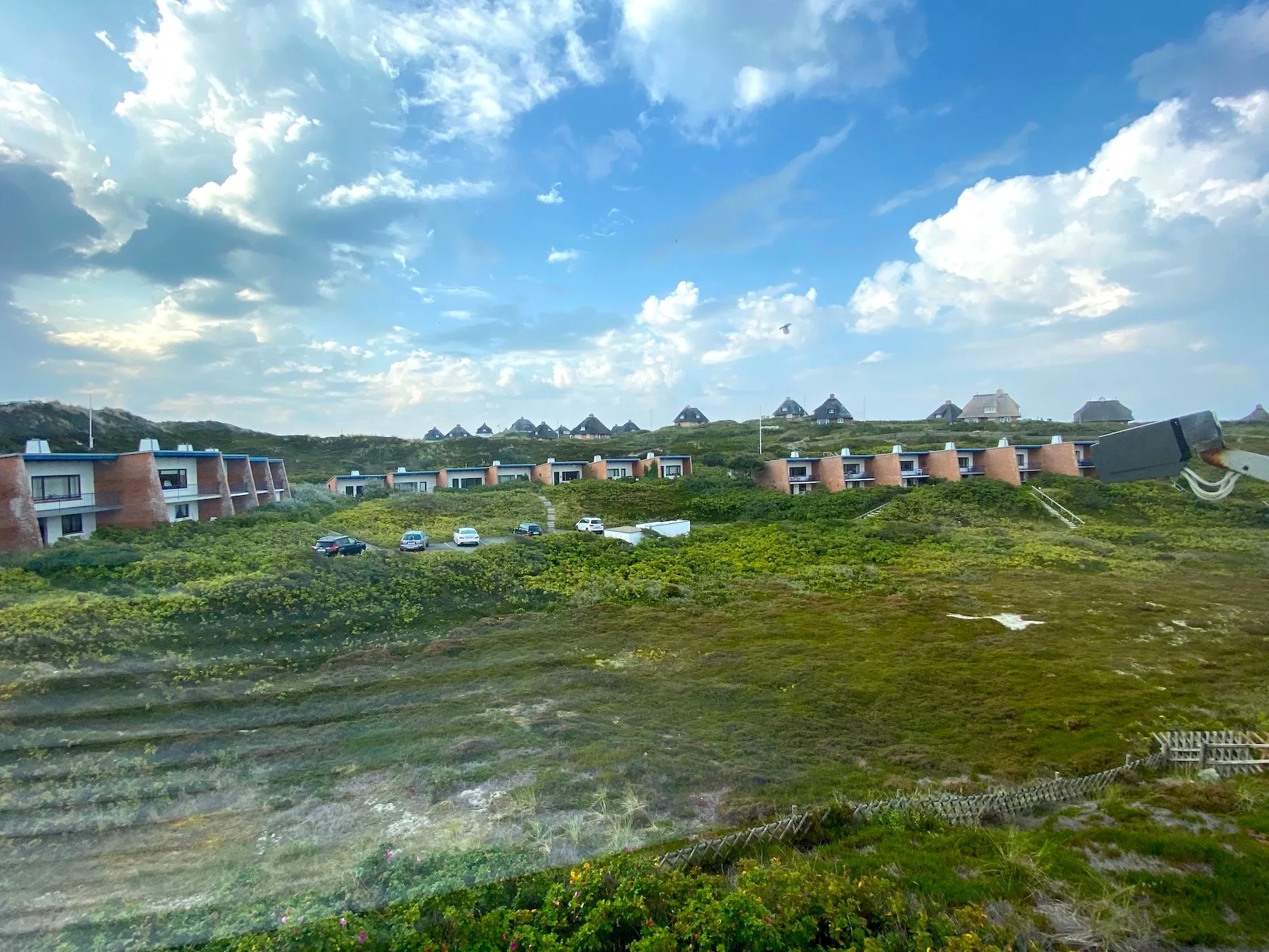 Bild - Freistehendes Einzelhaus mit Garage und Blick in die Dünen