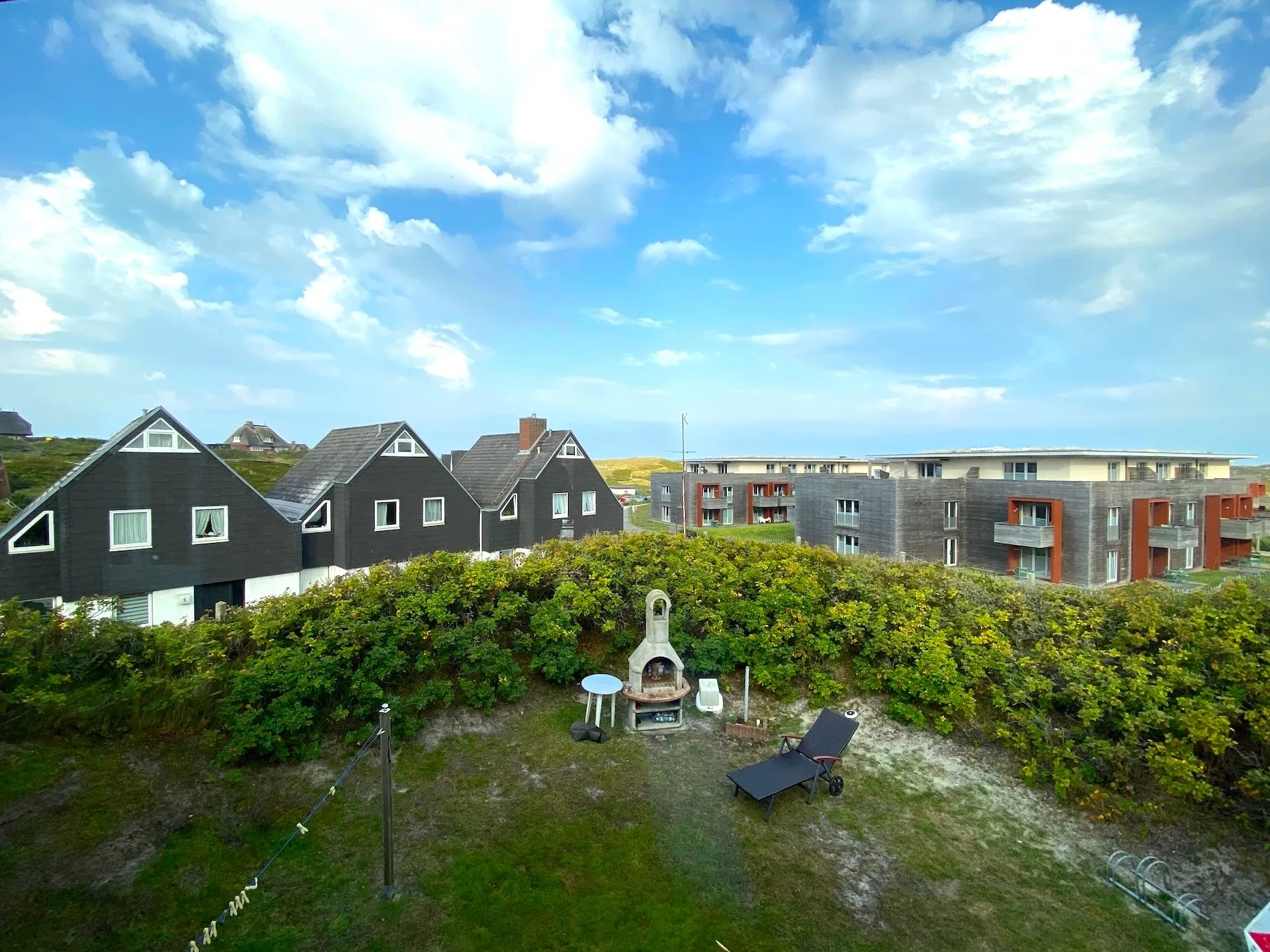 Bild - Freistehendes Einzelhaus mit Garage und Blick in die Dünen