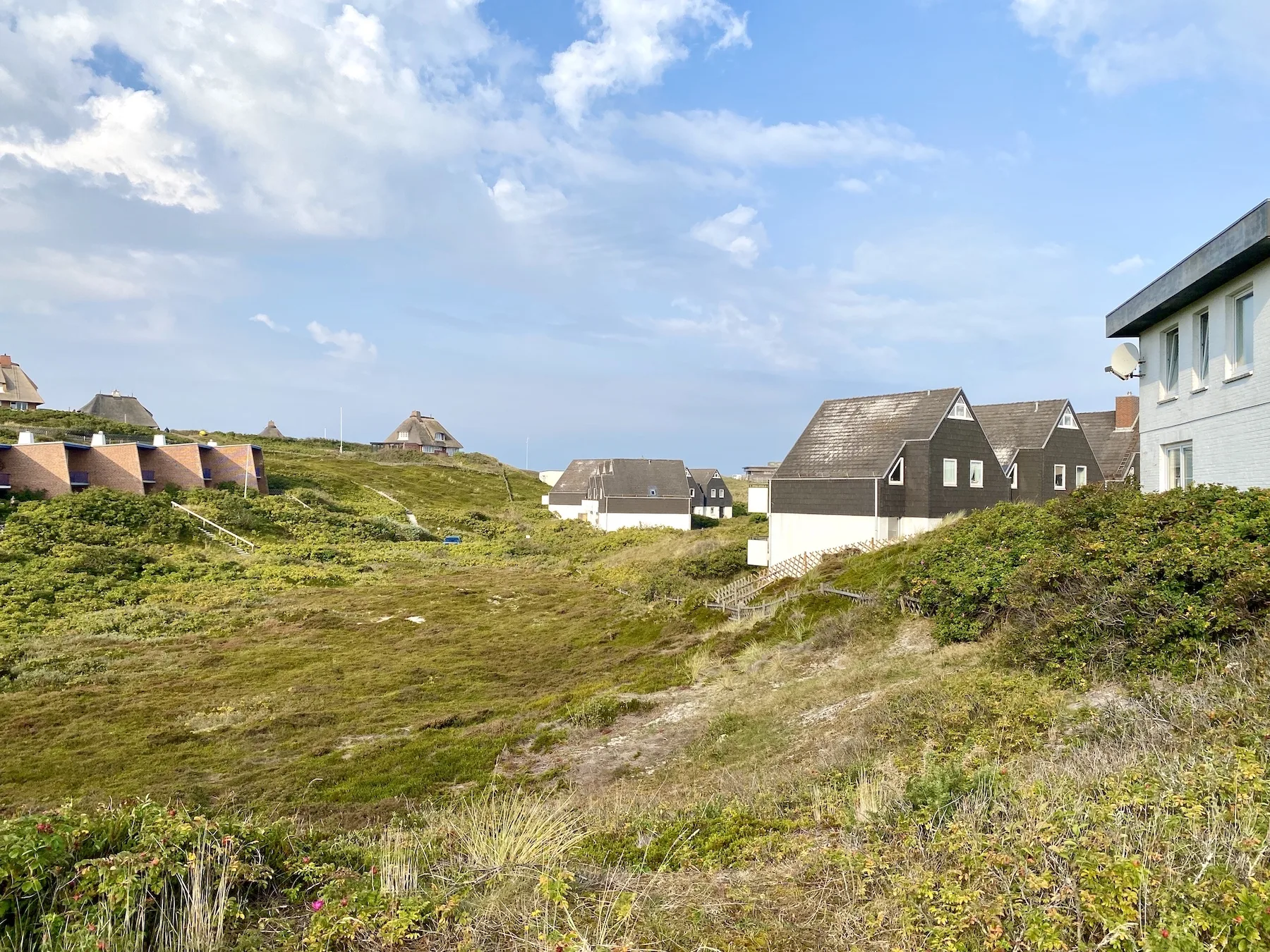 Bild - Freistehendes Einzelhaus mit Garage und Blick in die Dünen