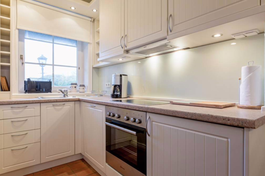 Bild - 4-Zimmer-Hausteil unter Reet und mit Kamin auf großzügigem Grundstück