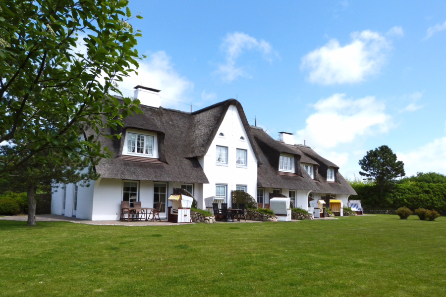 Bild - 4-Zimmer-Hausteil unter Reet und mit Kamin auf großzügigem Grundstück