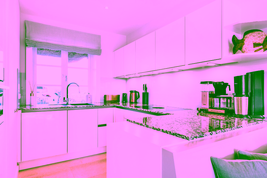 Bild - Exklusives Wohnen unter Reet direkt am Strand