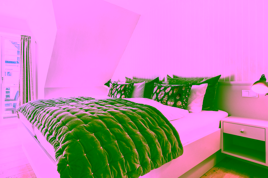 Bild - Exklusives Wohnen unter Reet direkt am Strand