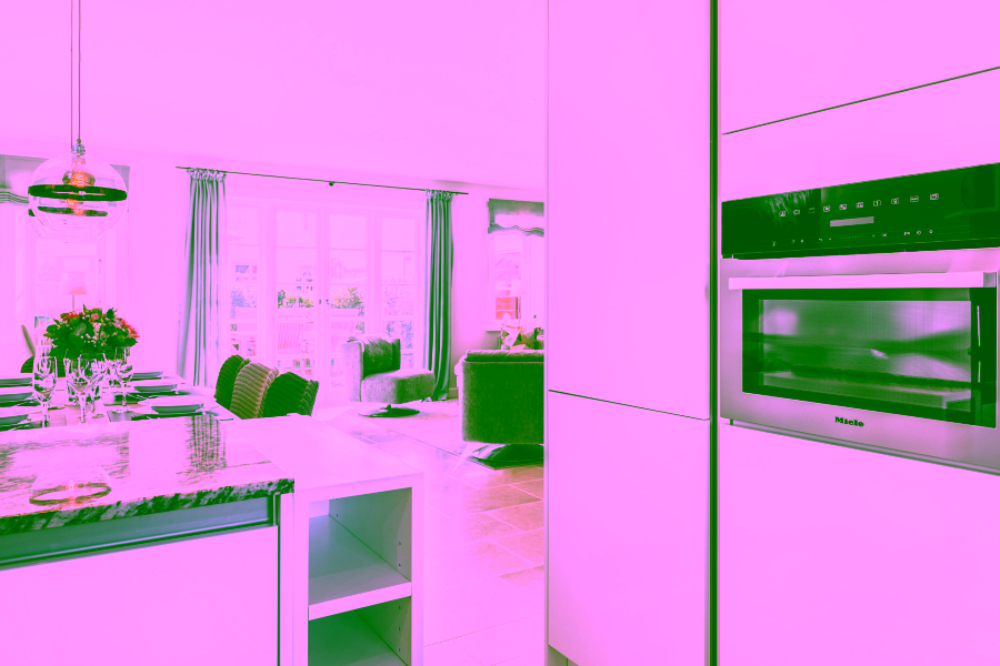 Bild - Exklusives Wohnen unter Reet direkt am Strand