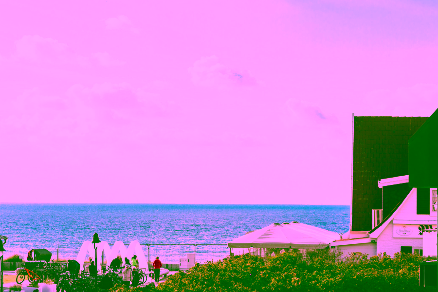 Bild - Exklusives Wohnen unter Reet direkt am Strand