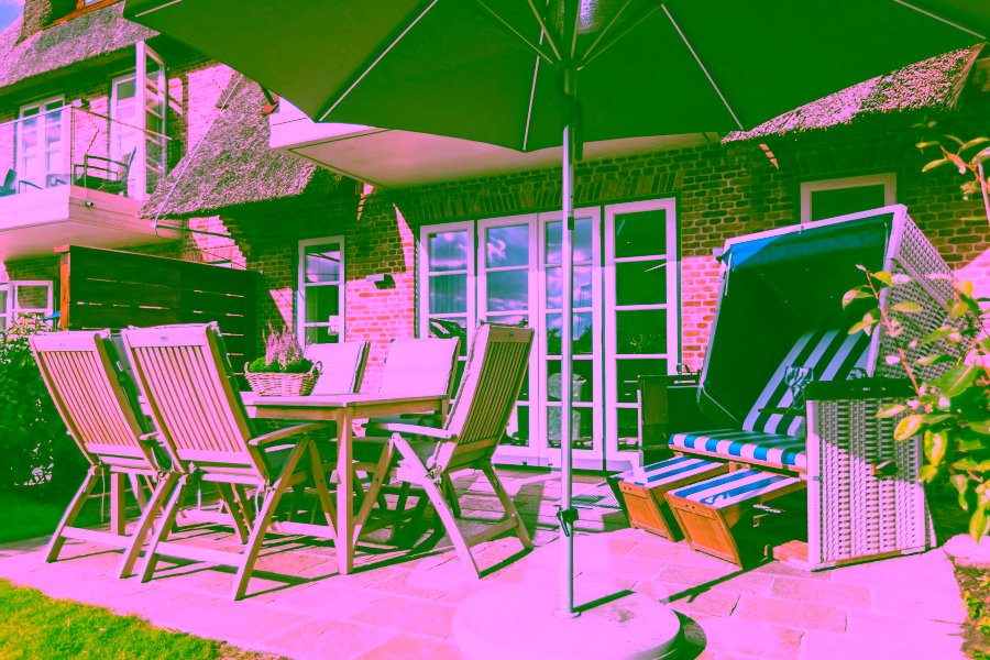 Bild - Exklusives Wohnen unter Reet direkt am Strand