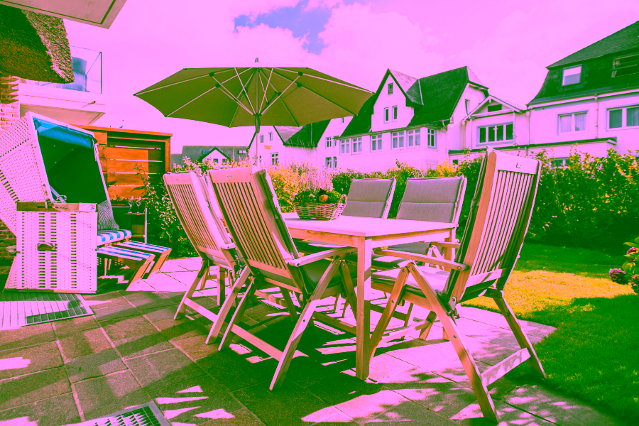 Bild - Exklusives Wohnen unter Reet direkt am Strand