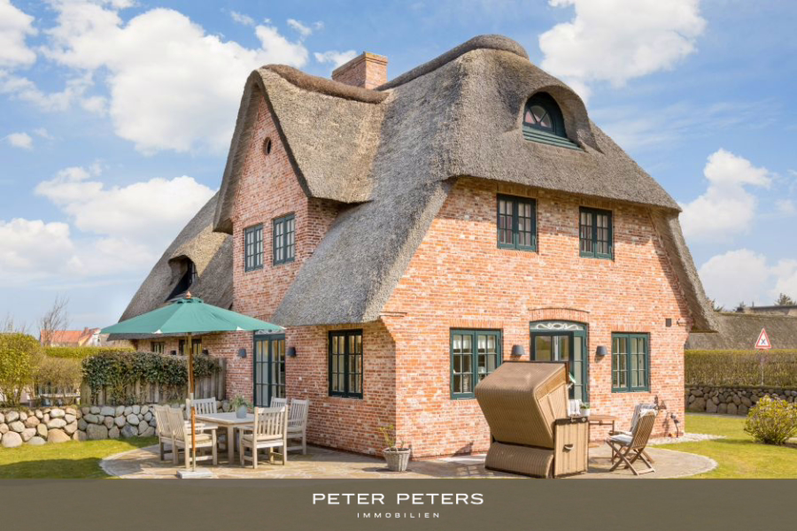 1 - Reethaushälfte in begehrter Lage zwischen Strand und Dorfteich