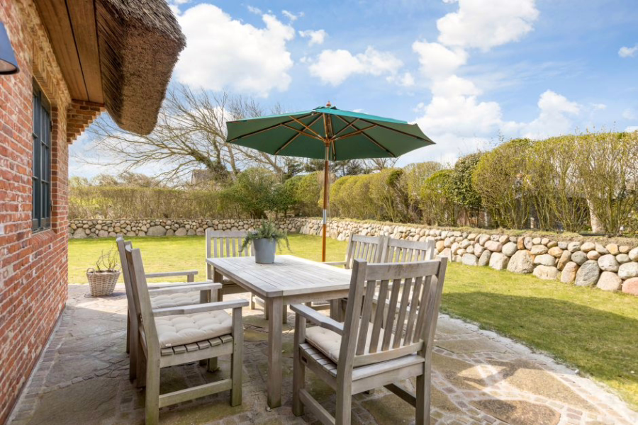 Bild - Reethaushälfte in begehrter Lage zwischen Strand und Dorfteich